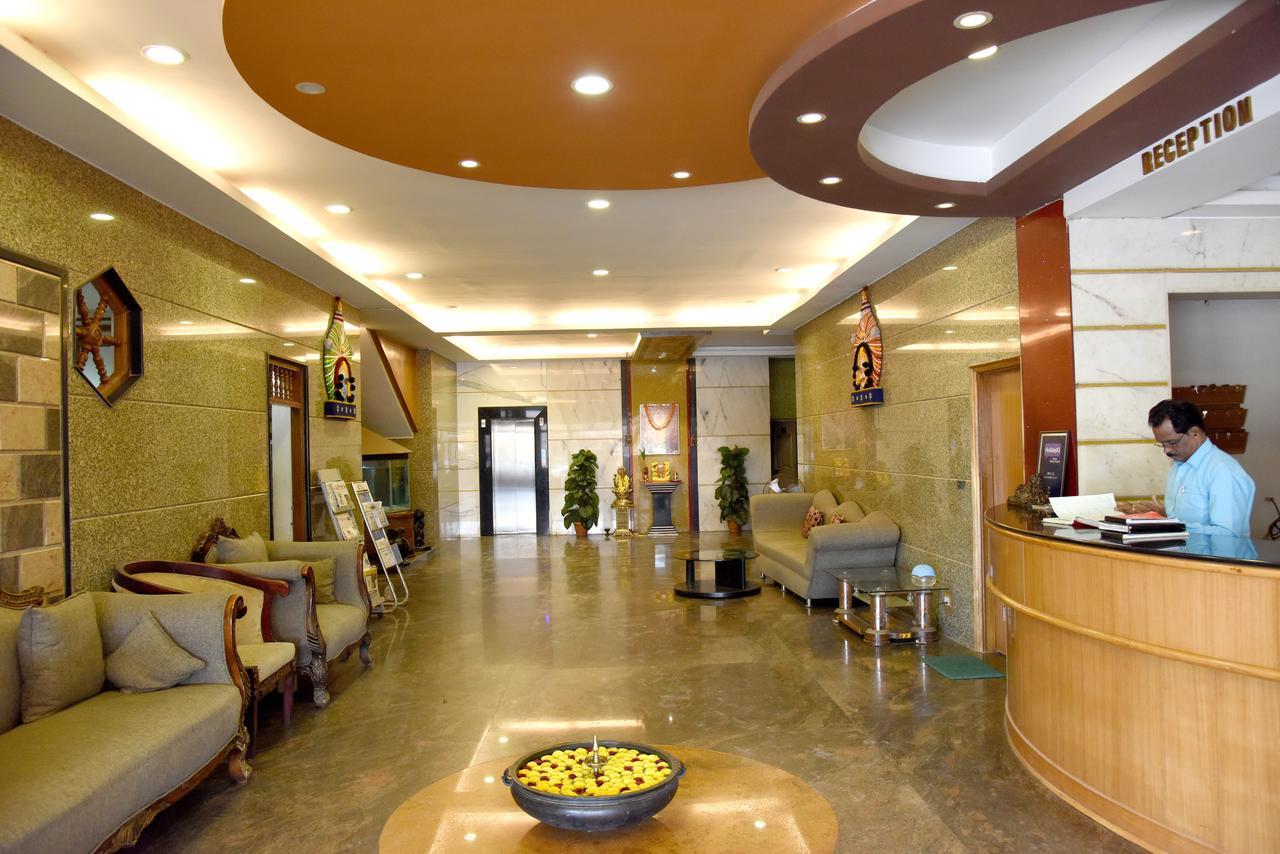Hotel Sharada International أودوبي المظهر الخارجي الصورة