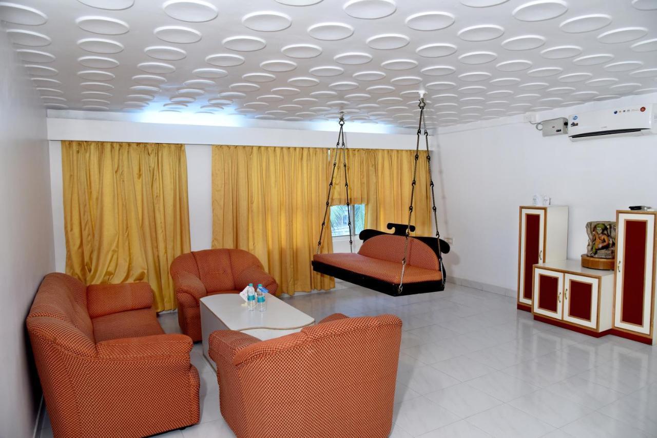 Hotel Sharada International أودوبي المظهر الخارجي الصورة