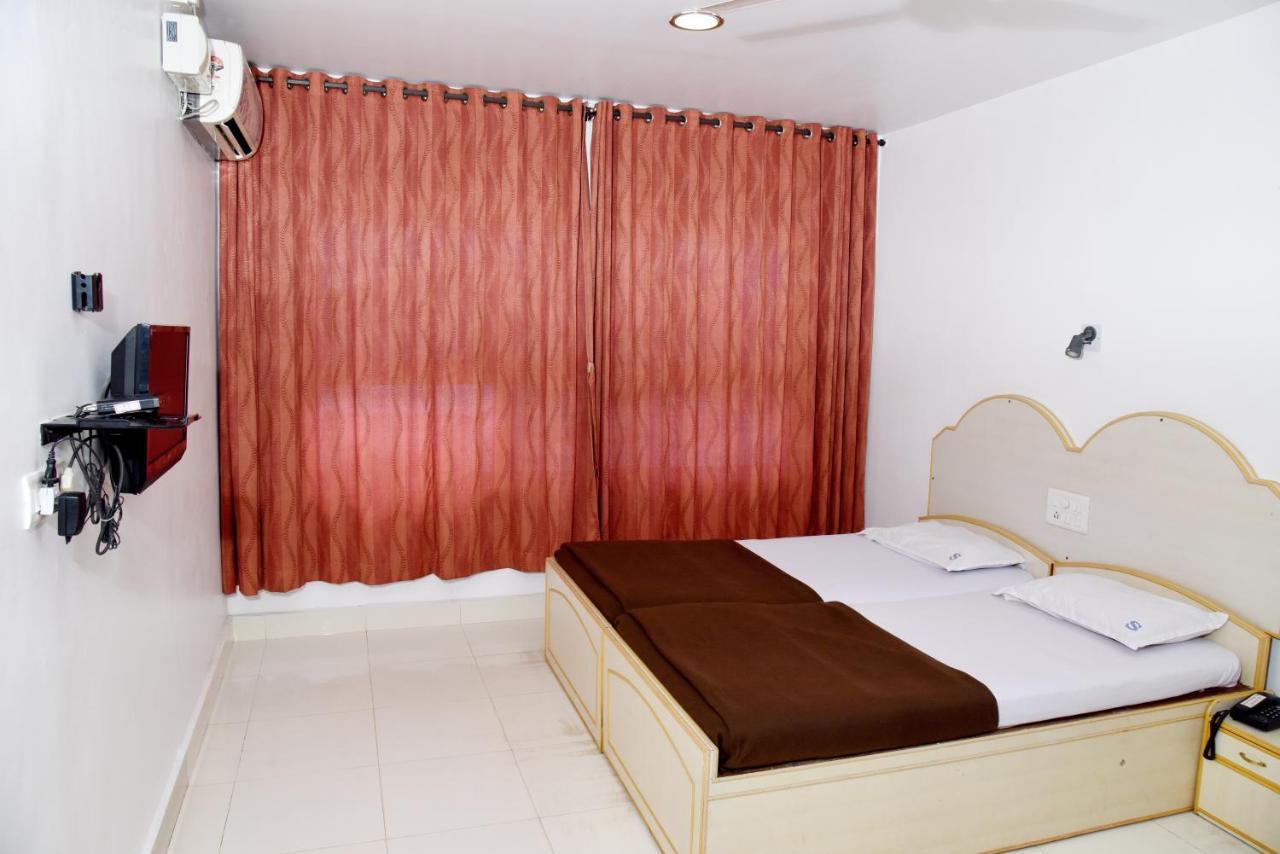 Hotel Sharada International أودوبي المظهر الخارجي الصورة