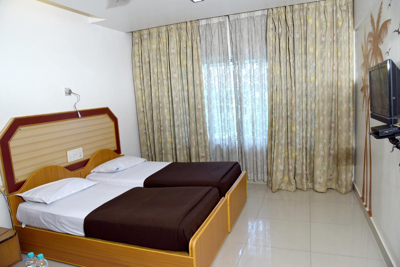Hotel Sharada International أودوبي المظهر الخارجي الصورة